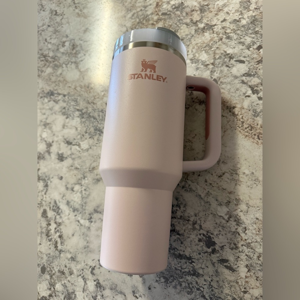 Light pink 40oz Stanley